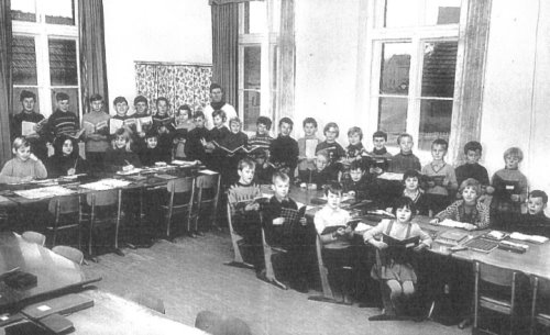 Schulkasse mit Lehrer Ammler (1969)